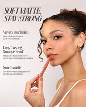Charger l'image dans la galerie, ROUGE À LÈVRES MATTE CRÉMEUX RÉTRACTABLE