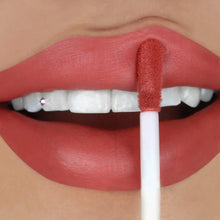 Charger l'image dans la galerie, VELVET STAY LIQUID LIPSTICK